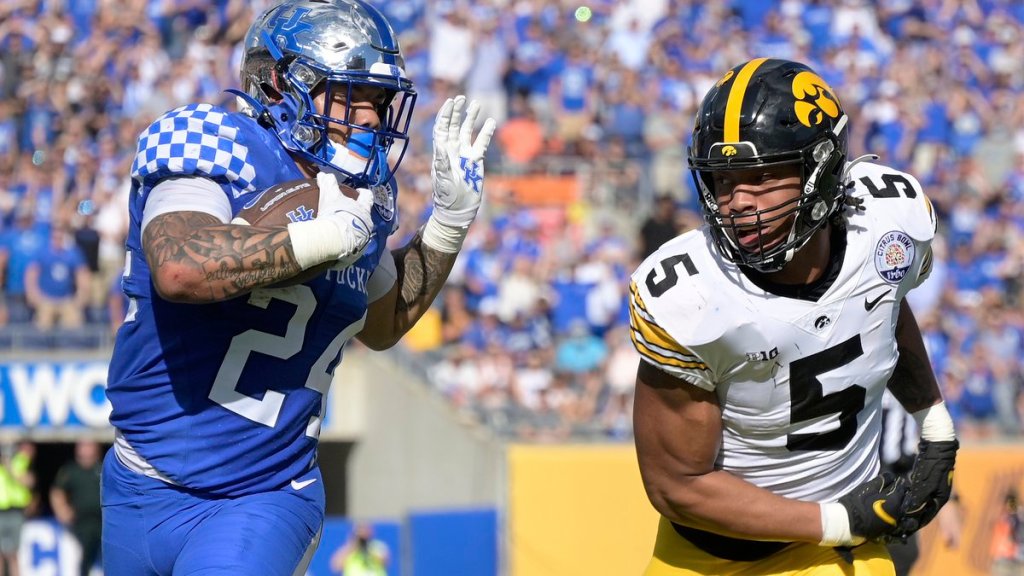 An early look at the 2022 TransPerfect Music City Bowl matchup between Iowa and&nbsp;Kentucky