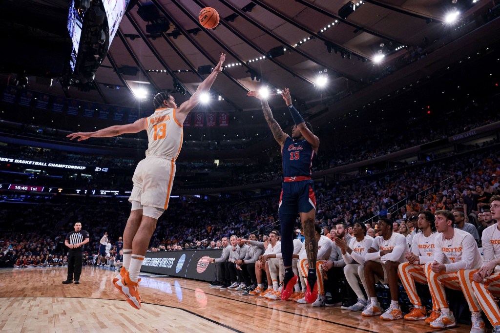 Florida Atlantic takes down Tennessee 62-55 to advance to the Elite&nbsp;Eight