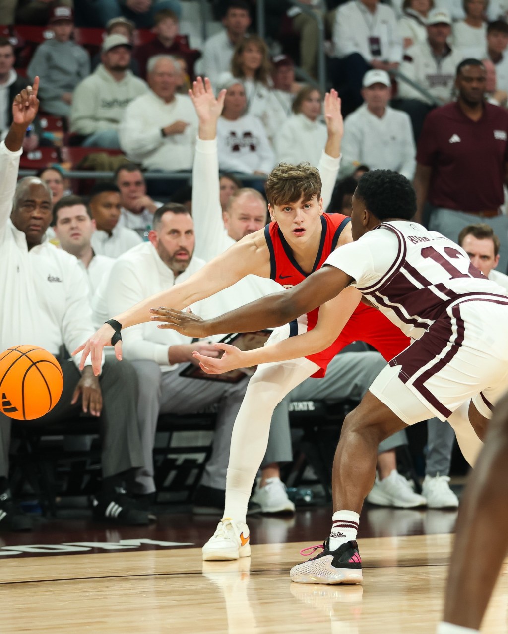 Kentucky defends home court as Ole Miss falls on the road&nbsp;72-63